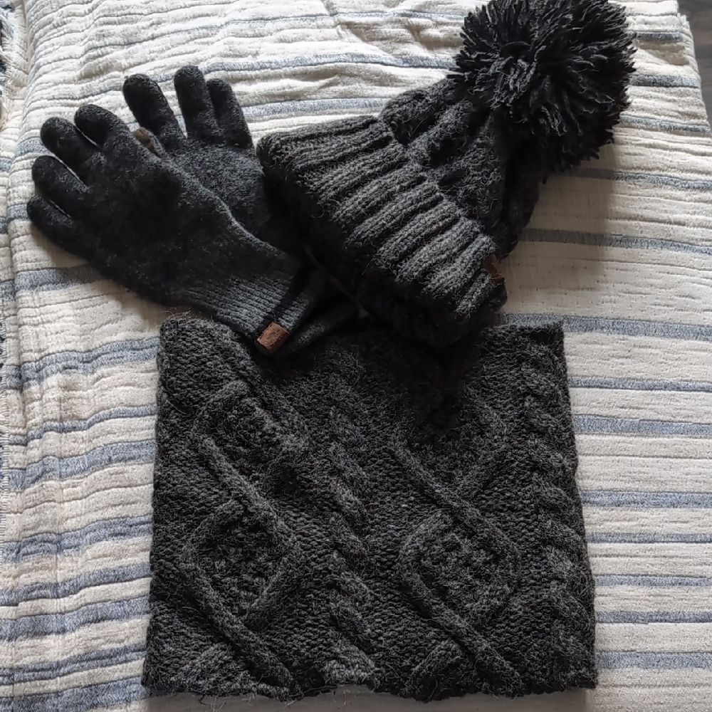 Roots Charcoal Knit Winter Accessory Set
